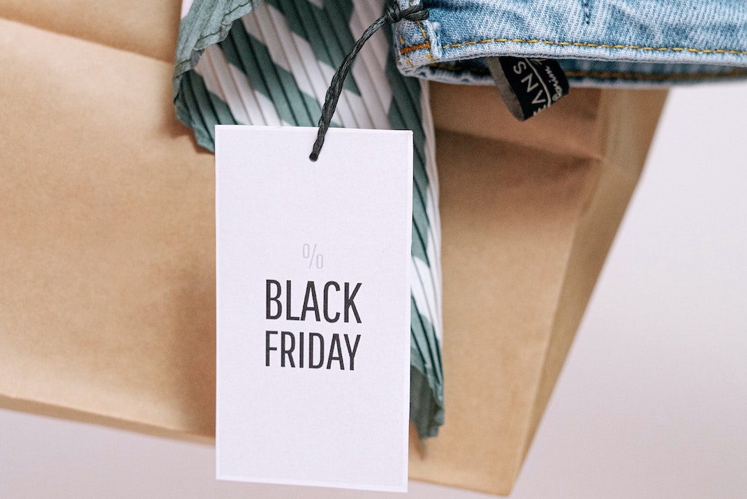 Shopping bag - Photo by Ivan Samkov from Pexels