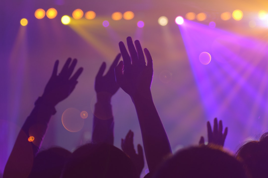 Crowd in a show - Photo Mark Angelo Sampan - Pexels